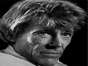 Tαινίες στην TV: εκτάκτως το "Man Friday" με τον Πίτερ Ο' Τουλ